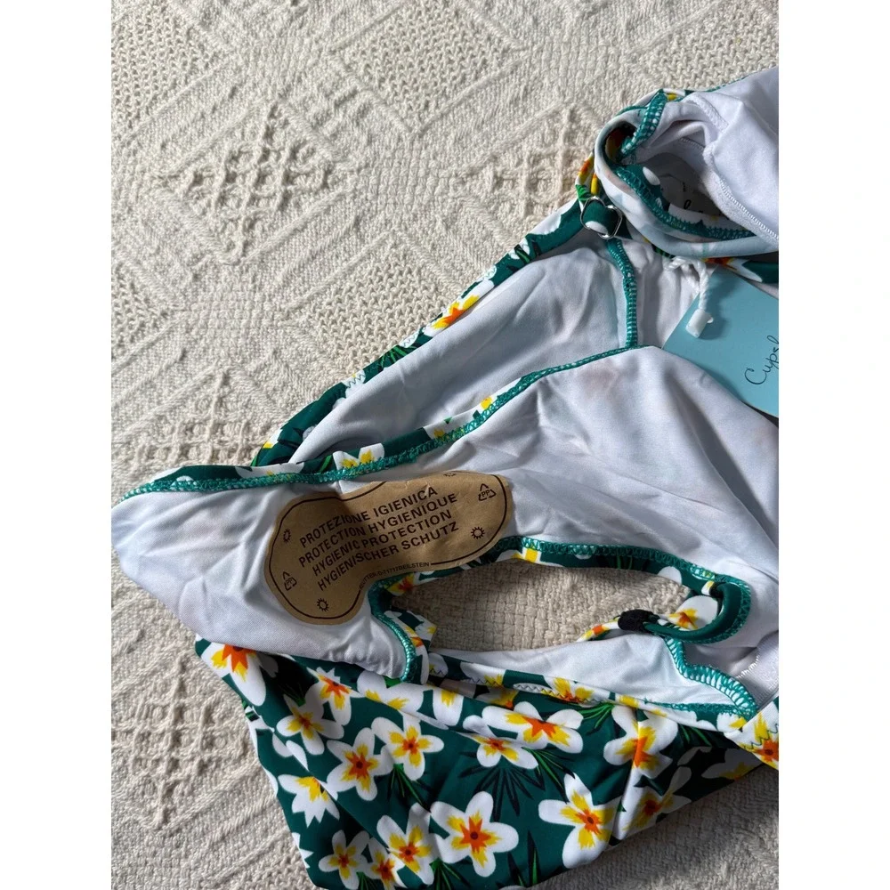 Cupshe Green Daisy Cutout OnePiece Swimsuit Sexy Backless Floral Beach‎ Bodysuit